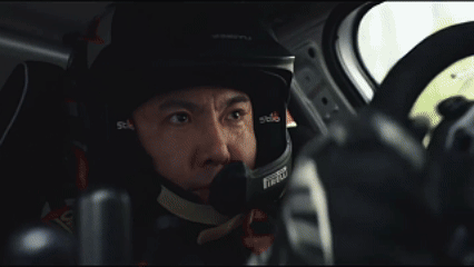 1778219820323278.gif 动图5 车内 夹缝追车.gif